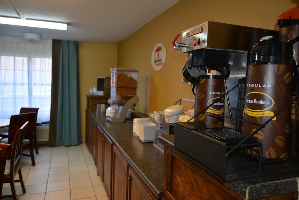 Super 8 By Wyndham Sulphur Exterior photo