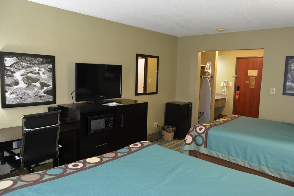 Super 8 By Wyndham Sulphur Room photo