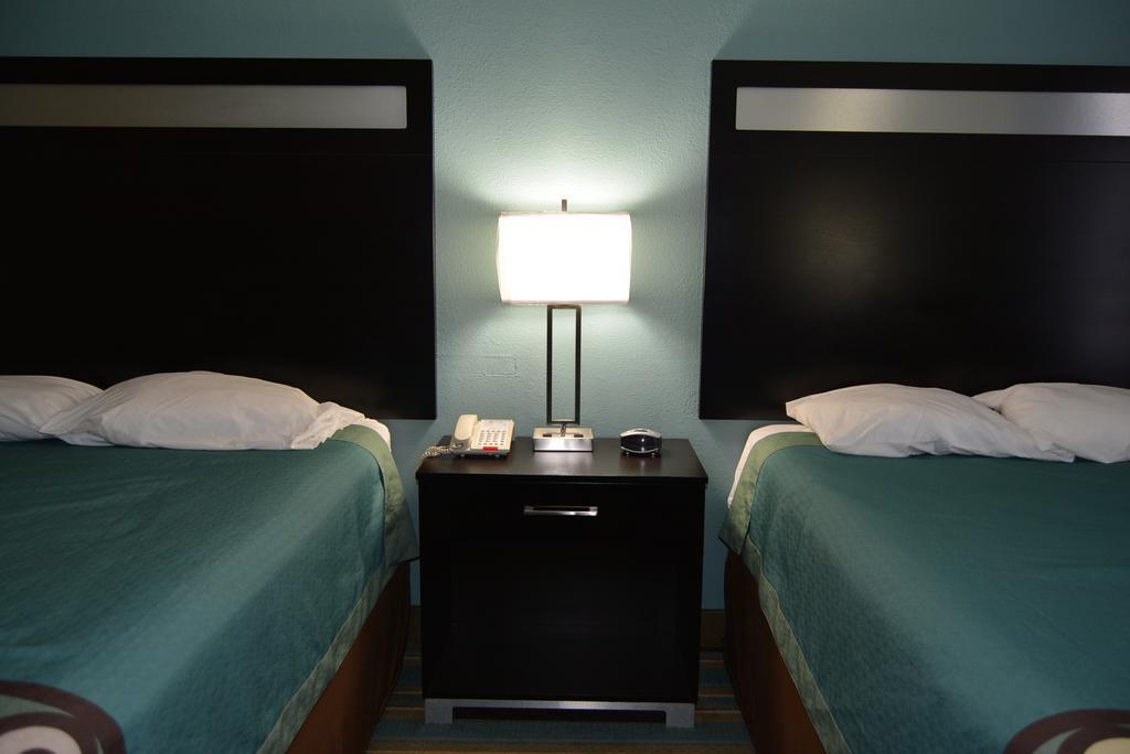Super 8 By Wyndham Sulphur Room photo