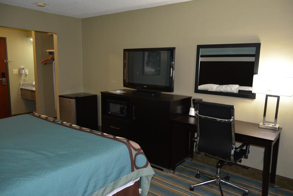 Super 8 By Wyndham Sulphur Room photo