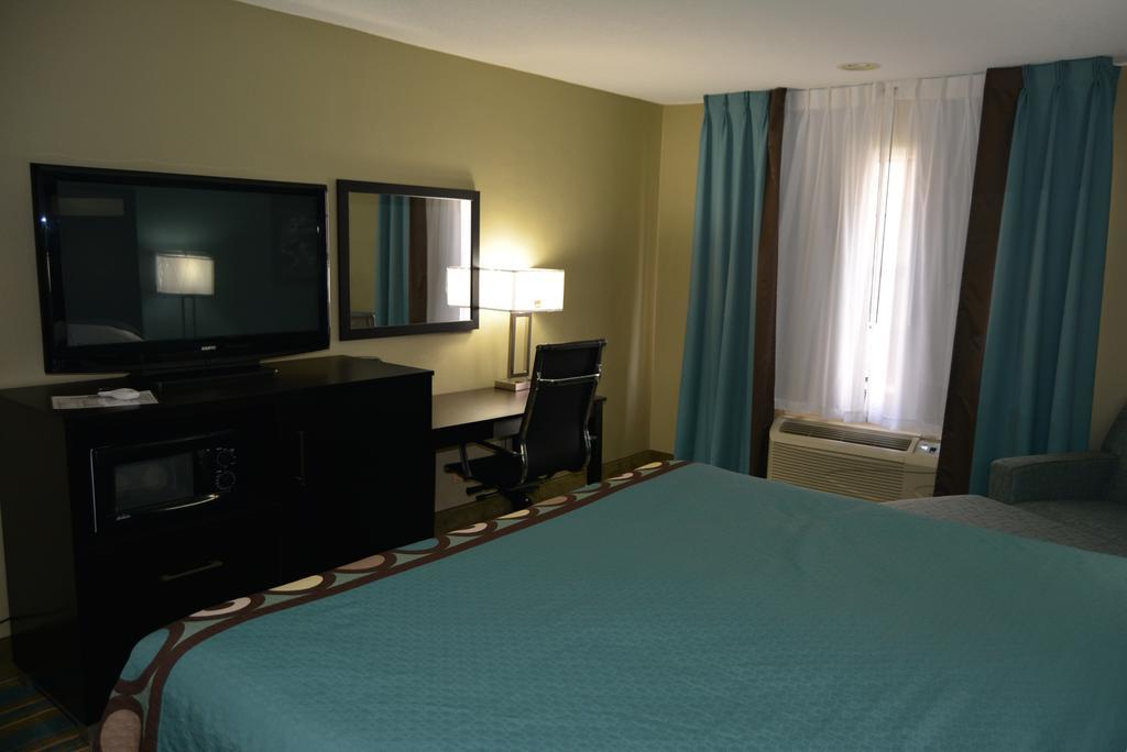 Super 8 By Wyndham Sulphur Exterior photo